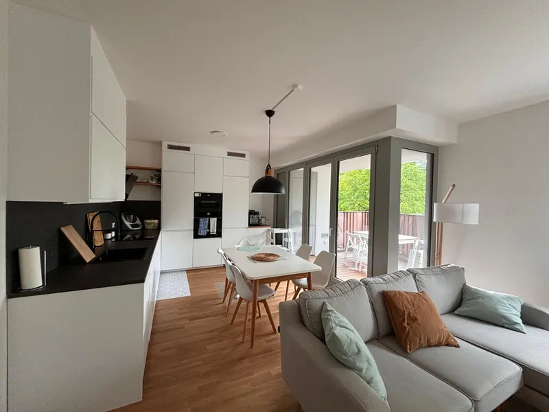 Wohnen mit Charakter: 4-Zimmer-Wohnung in Berlin-Alt-Hohenschönhausen — photo 1